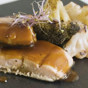 Detalle de Salmón en salsa teriyaki